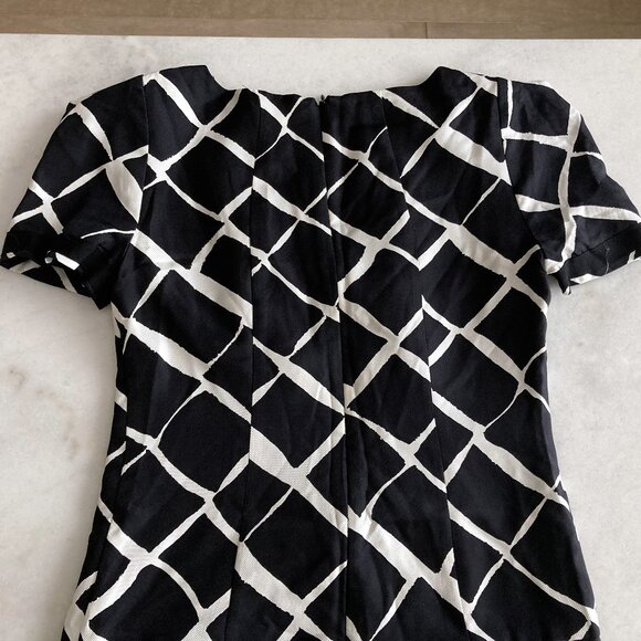Club Monaco 100% silk black & white diamond print short sleeve dress, round neck - Picture 6 of 9